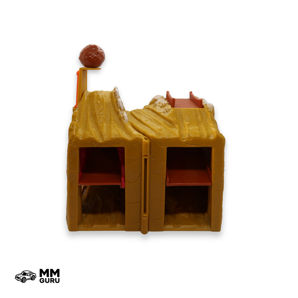 Micro Machines MMGuru 2021 2021-Micro Off-Road Adventure expanding playset, isometric view
